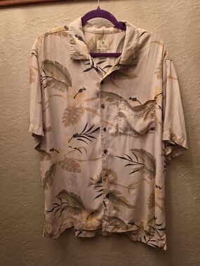 Solitude 100% Silk Botanical Camp Shirt L Cream Botanical Hawaiian *flaws*